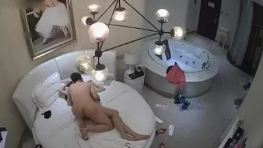 The slender and beautiful legs are too tempting. She doesn’t agree to the creampie and is fucked hard by the young man. She gasps and moans. The second shot is changed to sex.