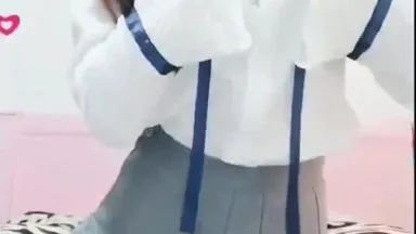 [Transmisión en vivo] La recientemente muy popular celebridad de Internet Deer Girl, una colegiala pura en uniforme, es extremadamente seductora y gime.