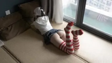 Die beste Internet-Promi-Lolita Yuzuki Yuzuki~Nachmittag auf der Tatami~Viel Spaß mit deiner Muschi, bis du nass wirst. Warum gehst du nicht einfach auf die Toilette und hast Spaß?