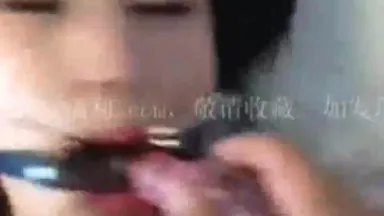 La vidéo de sexe séduisante de la célèbre Kuaishou Rabbit Fairy a fuité !! Gorge profonde sans préservatif ~ fourrer un gode dans une petite bouche ~ !!