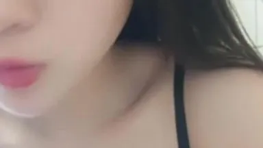 Cerf mignon prenant des selfies et dansant ~ (7) Une vidéo de selfie nue a fuité ?! Ses seins clairs et tendres sont sur le point de sortir ~ Elle ne peut pas les couvrir avec ses mains !!