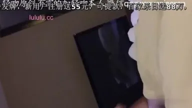 本土清秀的小妹给哥舔蛋蛋 不自觉就口爆了