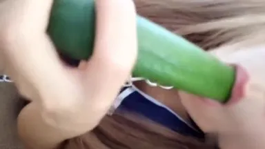 [Food Orgasm] Sensitive girl wants to be creampied! I wanted it so much that I had to insert a cucumber into my tender pussy and fuck it (〃?〃)