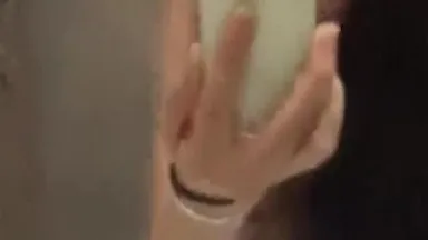 The girl took a selfie with her boyfriend in the toilet, making obscene noises and making super sexy noises!