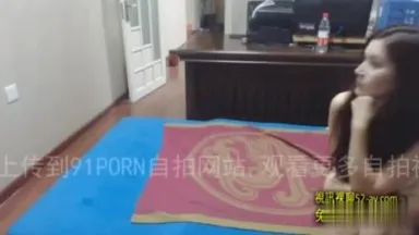 辦公室的簡易小床 讓美女在上面搖都搖不壞