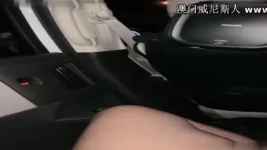 Stop the car to have sex and eat a cock~a plump and charming young woman~make an appointment with a brother to play with the car sex