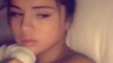 [Europa e América] A selfie de Selena Gomez vazou!! A irmã inocente também tem um lado sexy!!