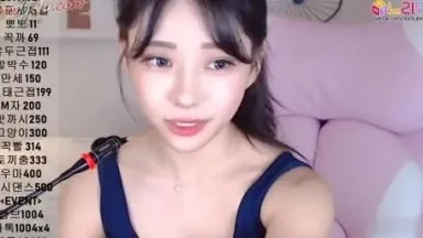 [Korea] When a beautiful girl is tired from playing with her breasts, she takes a shower first~ then lifts her feet and goes to continue playing with her pussy~