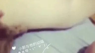 Una colección a gran escala de la celebridad de Internet Xiaoxin y su gatito. La primera prueba de la fruta prohibida es frente a la cámara ~ Penetrando sin condón, toqueteando y masturbándose de todas las formas ~.