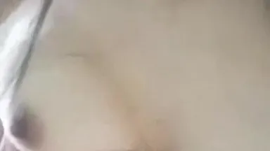 La Sra. Dong se negó a pagar el dinero que debía, por lo que tuvo que pagarlo desnuda ~ Tomó una selfie de su video pornográfico y lo usó como garantía para su acreedor ~