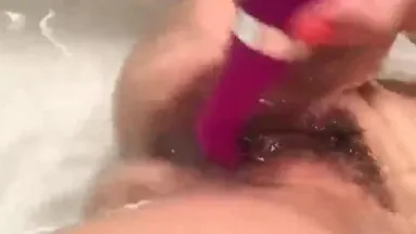 Showing up in the bathroom and dancing with a dildo in the pussy, it feels so good_1