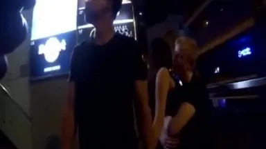 ¡Dos hombres extranjeros ligan con chicas en China! ¡Que vuelva la posada!