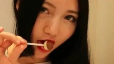 The long-lost private shoot of a Chinese model!! I really want to be the lollipop in her mouth~