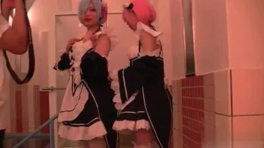 Süße Mädchen Cosplay Rem und Ram, um Ihre Anime-Wünsche zu befriedigen