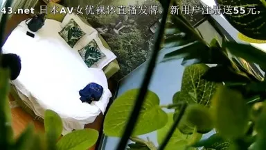 精品小旅館綠葉房偷拍短小精幹戰鬥力不錯的眼鏡小胖女友對他很滿意完了還給他香吻