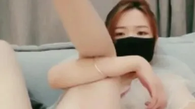 [Chinese anchor leaked] A girl masturbates and rides on a dildo in front of the camera, and her style of bold thrusting is so exciting that she dares to play with it even more than the girl in the hotel