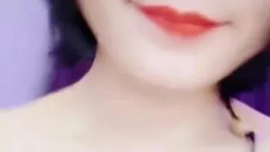 [Chinese anchor leaked] The fair-skinned anchor first breasts and then plays with her pussy in front of the camera ~ from top to bottom ~ the chat room is full of love!