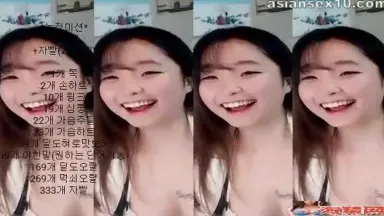 ] Korean girls with big breasts exposed their breasts live on live broadcast, smiling sweetly while milking, the contrast was too big and too tempting