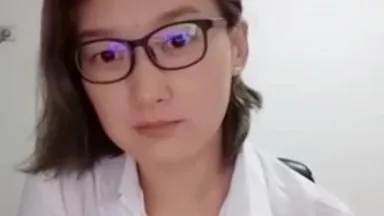 十个眼镜九个骚职业装斯文眼镜女白领兼职女主播网约纹身古惑仔炮友