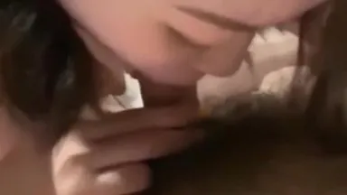 [Hong Kong] The cool girl lies on my bed and gives me a blowjob~