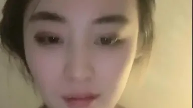 A new-generation live broadcaster who looks like Wang Zuxian when he was young is having sex with her boyfriend for everyone to see~