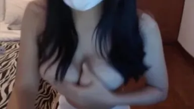 La fille sexy aux gros seins montre sa masturbation sexy~ Elle appelle mon frère, je veux une bite ! !