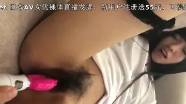 A beautiful girl was taken to the hotel by her rich second-generation boyfriend to play with her. He used props to adjust her pussy and turn the girl into a slut~