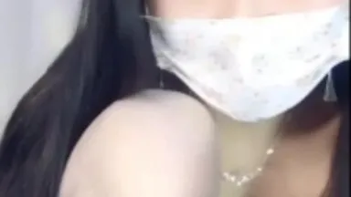 [Chinese anchor leaked] Playing with her pussy in the mirror~ Beautifully showing her fair-skinned big breasts! !