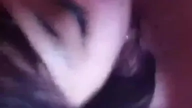 Une courte vidéo de selfie d'un jeune couple a fuité ~ ils se sont endormis avec ta bite dans la bouche ~