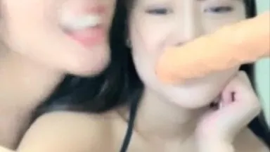 [Chinese anchor leaked] A good-looking girl with a sexy bellyband and black fishnet stockings is seductive. The vibrating prop JJ is sucked on the cabinet and fucked from behind with a sexy big butt.