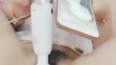 A beautiful lady uses a glass prop to masturbate and orgasms, and white liquid comes out. She needs to wash her pussy in the toilet.