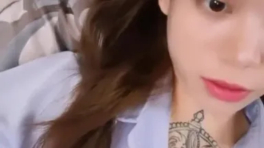 Xixi hermosa presentadora tatuada folla y se corre