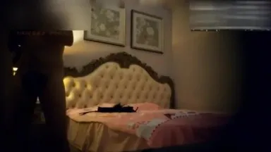 Rencontrez une belle jeune femme mince et divorcée dans un hôtel, jouez au SM, attachez-la et faites-lui une gorge profonde dans diverses positions