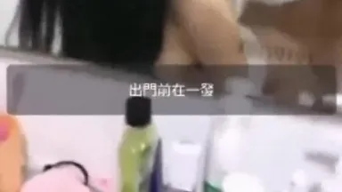 La jeune mannequin la plus folle et la plus belle de Taiwan fait exploser sa bouche devant des centaines de personnes, et la vidéo salée et humide de sa célébrité Internet E-boob BT Yu Mo s'échappe de ses vidéos super sexy