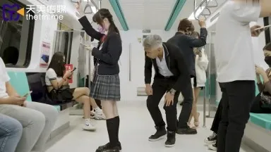 [Tianmei Media]TMW110 El hombre transparente en el tren roba a una estudiante loli, Yuli