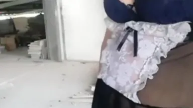 Une femme mature sexy a rencontré un travailleur de première ligne et a couché avec lui sur le chantier de construction. Elle pensait qu'il était trop excité et a refusé de lui faire une pipe. Elle a été baisée par derrière par son frère alors qu'elle était debout. Je ne manquerai pas cette excitation.