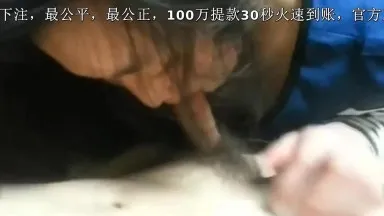 师范学院性感白嫩的美臀美女背着男友私会情人,操一会后男问：是他操的舒服还是我干的舒服