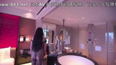 The latest crowdfunding G Brother large-scale platinum version video of big breast model Luer was privately filmed in a hotel and was masturbated obscenely by the photographer