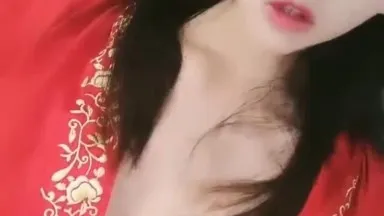 Your Susuya, the best big-breasted girl in red Hanfu, rides a dildo on her ass and goes into the bathroom to get wet and seductive.