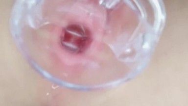 The latest leak shows that the newly promoted internet celebrity foodie girl Xixi Jiang uses a bold and alternative masturbation method. The endoscope looks at the inside of the pink vagina and the uterine opening is clearly visible. She inserts her fingers into it to stimulate 2V1.