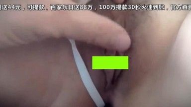 女神級性感藝校美女高級公寓援交土豪用跳蛋玩高潮後又從天窗一直幹到浴池最後在床上又繼續操,連續搞3次!