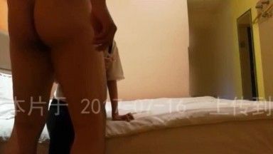 L'hotel di Pao Ge paga un prezzo alto per scortare una studentessa escort post-anni '90 con un corpo minuscolo e un paio di coppe G di prim'ordine. Sono così calde e gemono e rimbalzano come se stessero piangendo. Per favore, sii gentile .