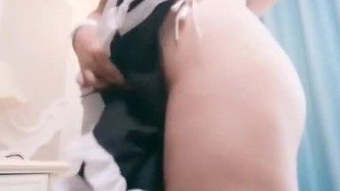 Super kawaii Internet celebrity three-inch beautiful girl in maid outfit, quick penetration of pink and tender pussy, orgasm, white juice flowing out