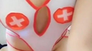 [Diffusion en direct de selfie domestique] L'infirmière sexy montre son visage et ses seins sont si charmants