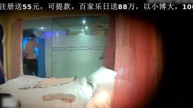 [酒店偷拍] 靓妹与男友开房趣~忍不住边看电视边摸逼逼~让男友直接硬爆!!