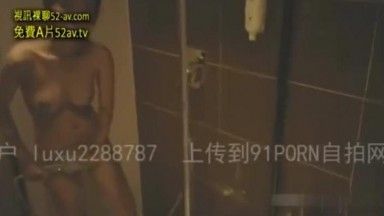 男友不知道在哪里 就出门约炮的妹子