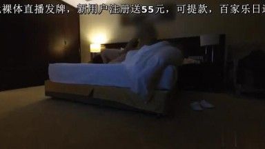 [本土精选!]骚到骨子里20岁极品美女:老公 干我! 不停变换姿势与她交合!