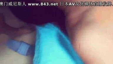 [Esplora il vero volto di una buona famiglia] La coppia tornata dall'estero si diverte così tanto quando torna in Cina. Una buona famiglia con lussuriosi calze nere gioca a una gangbang 3P e giace in bagno. I loro volti sono perfettamente esposti. definizione versione completa 1080P.