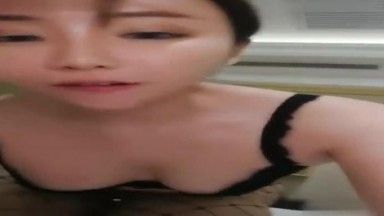 The live broadcast starts~Blow out the dick~Sit on the big dick and moan passionately