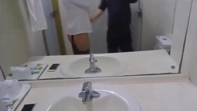 【Local Audio!】若い女性営業マンがお客様の要望に応えようとやって来ましたが、トイレが足りず部屋に連れ戻されて続行！